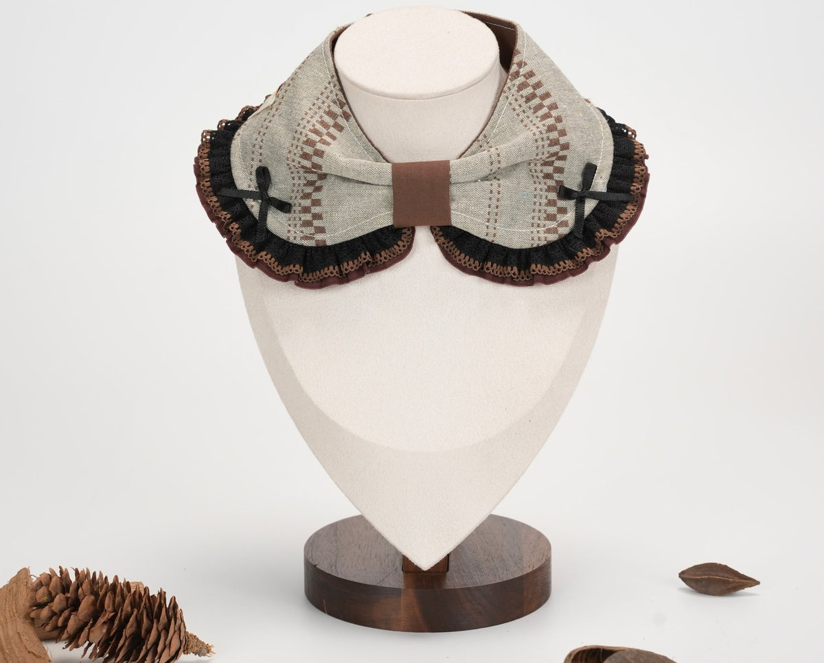 Autumn Woods lace-trim collar on a mannequin